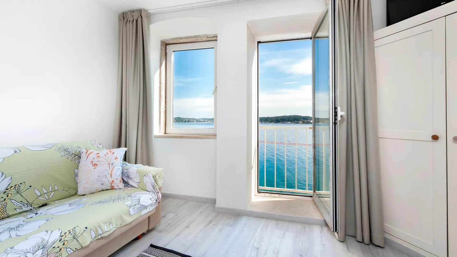 Apartment Stella Marina Sea View Free Parking contacts